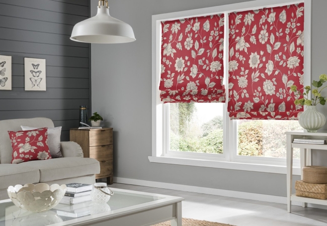 Red & white roman blinds in a lounge